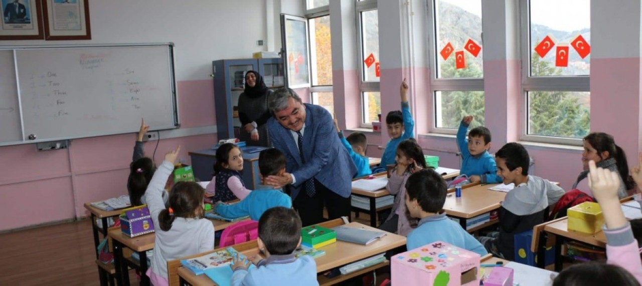 TÜRKMEN’DEN OKUL ZİYARETİ