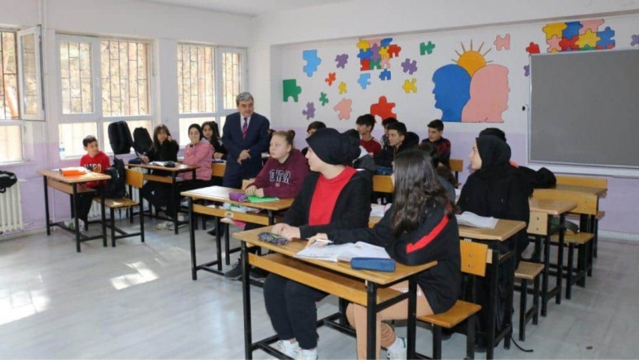 TÜRKMEN’DEN OKUL ZİYARETİ