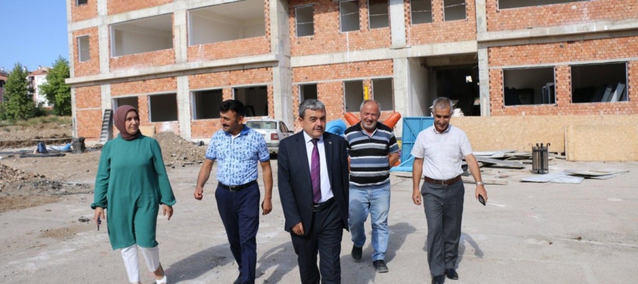 TÜRKMEN, OKUL İNŞAATINDA İNCELEMEDE BULUNDU