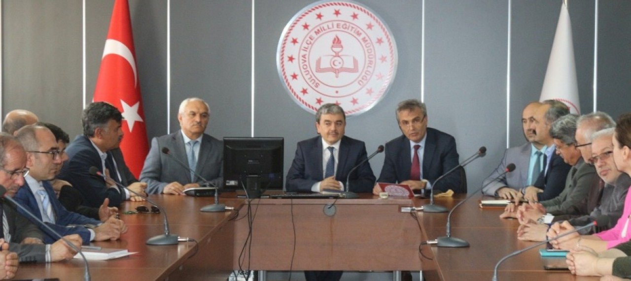 TÜRKMEN, OKUL MÜDÜRLERİ İLE DEĞERLENDİRME TOPLANTISI YAPTI