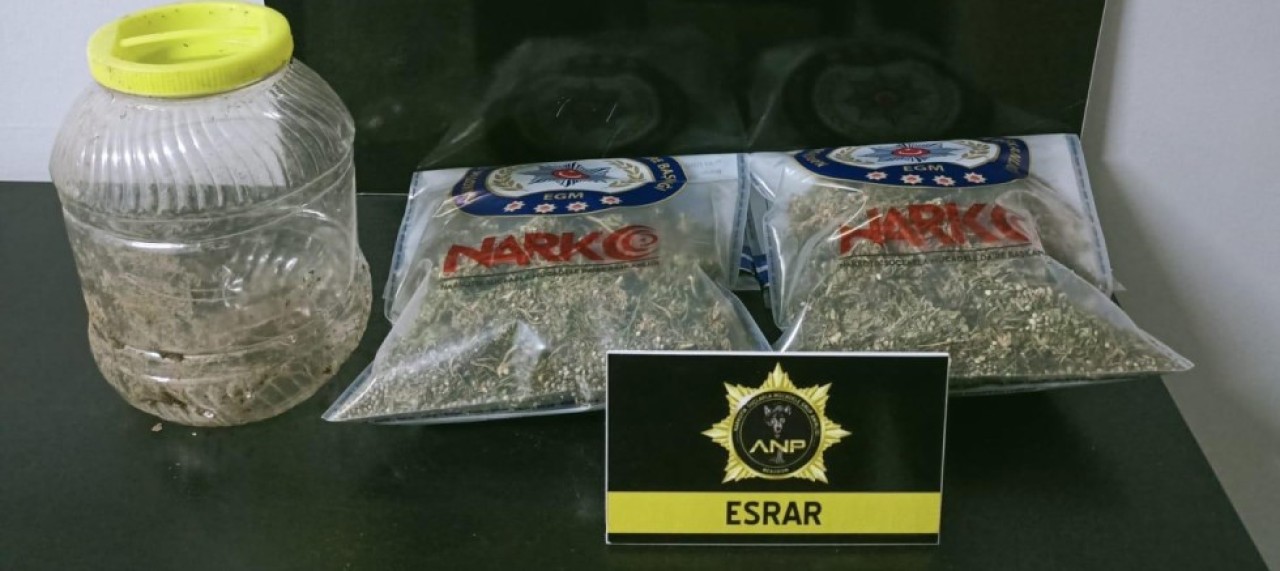 TURŞU BİDONUNDA ESRAR ELE GEÇİRİLDİ
