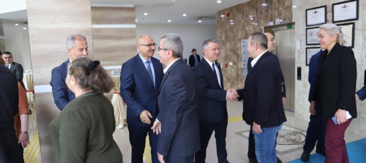 ÜNİVERSİTE DE BAYRAMLAŞMA PROGRAMI GERÇEKLEŞTİRİLDİ
