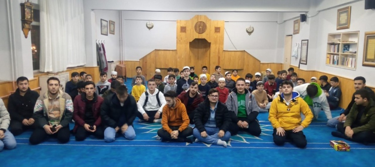 ÜNİVERSİTE VE HAFIZLIK ÖĞRENCİLERİ YATSI NAMAZINDA BULUŞTU