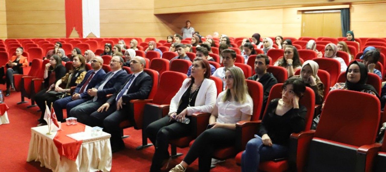 ÜNİVERSİTEDE SİBER SUÇLARLA MÜCADELE SEMİNERİ DÜZENLENDİ