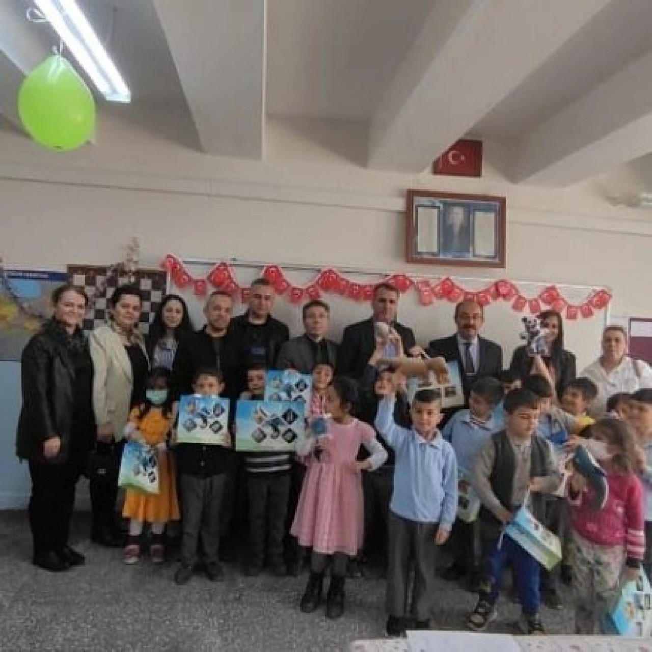 Usta Öğreticilerden Çocuklara Anlamlı Hediye