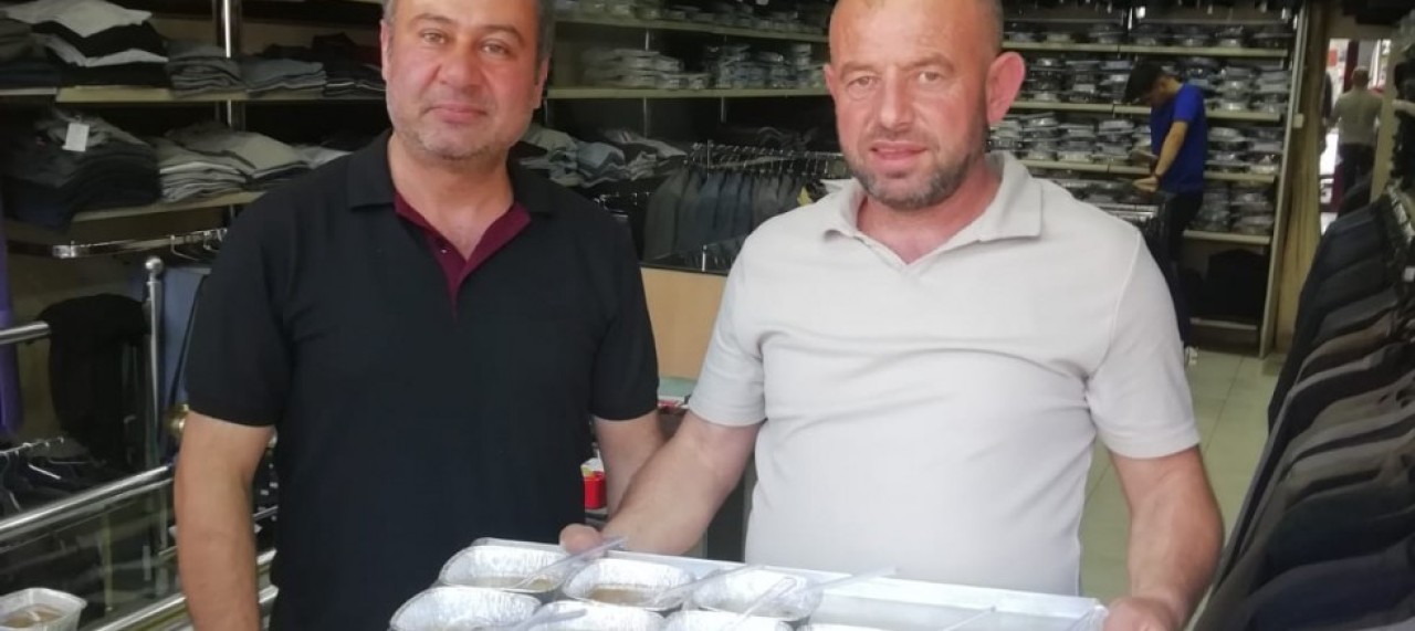 ÜYELERE AŞURE İKRAMINDA BULUNDULAR