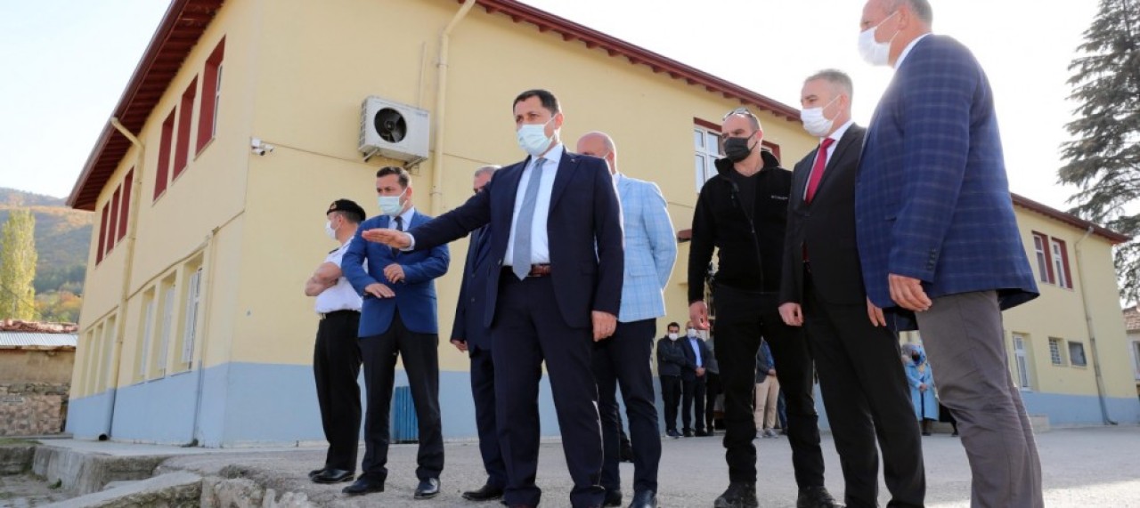 UYGUR KÖYÜ’NDE İNCELEMELERDE BULUNDU