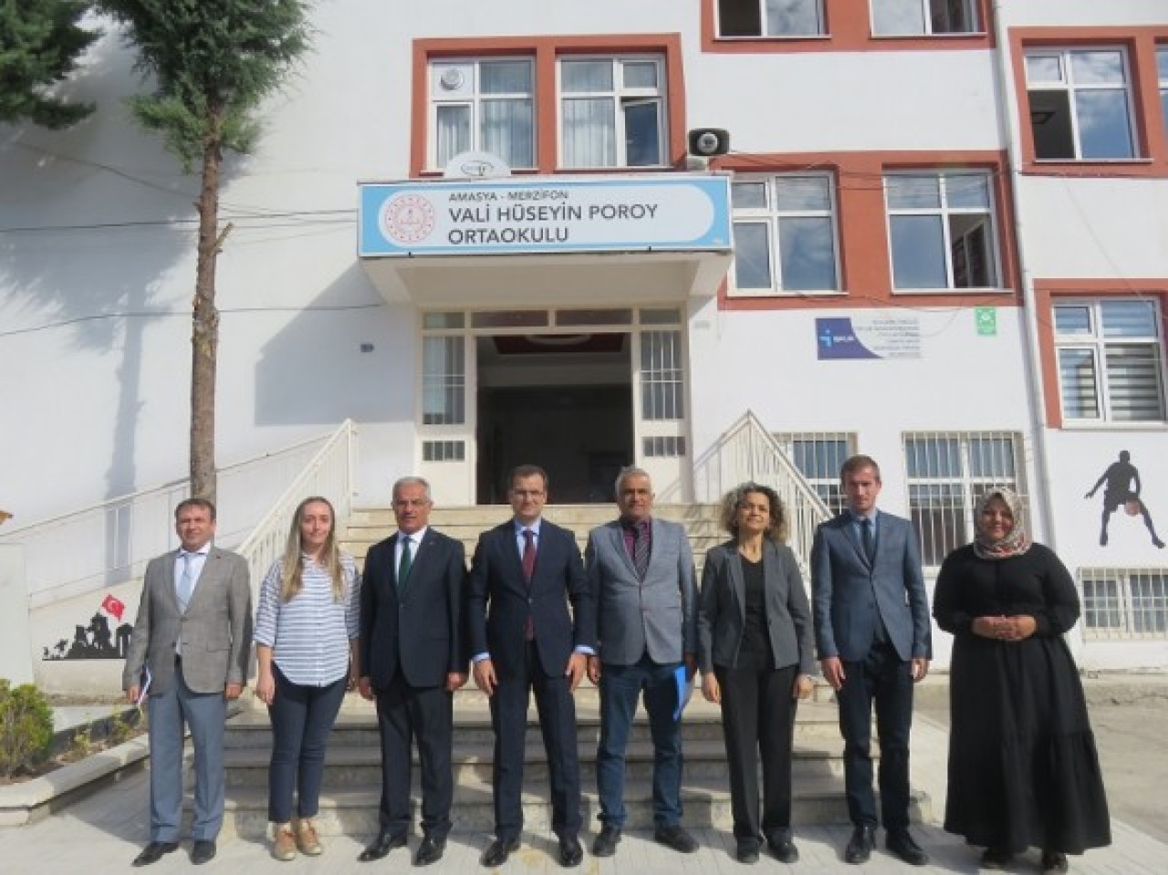 VALİ HÜSEYİN POROY ORTAOKULUNU ZİYARET ETTİ