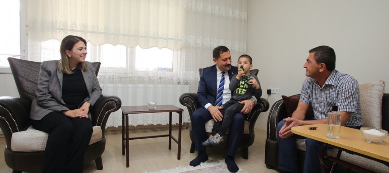 VALİ MASATLI HANE ZİYARETLERİNE DEVAM EDİYOR