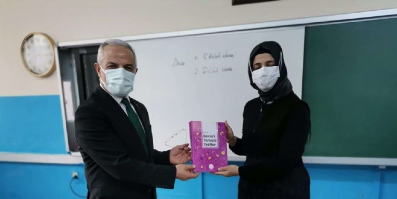 YARDIMCI KAYNAKLAR ÖĞRENCİLERE DAĞITILDI