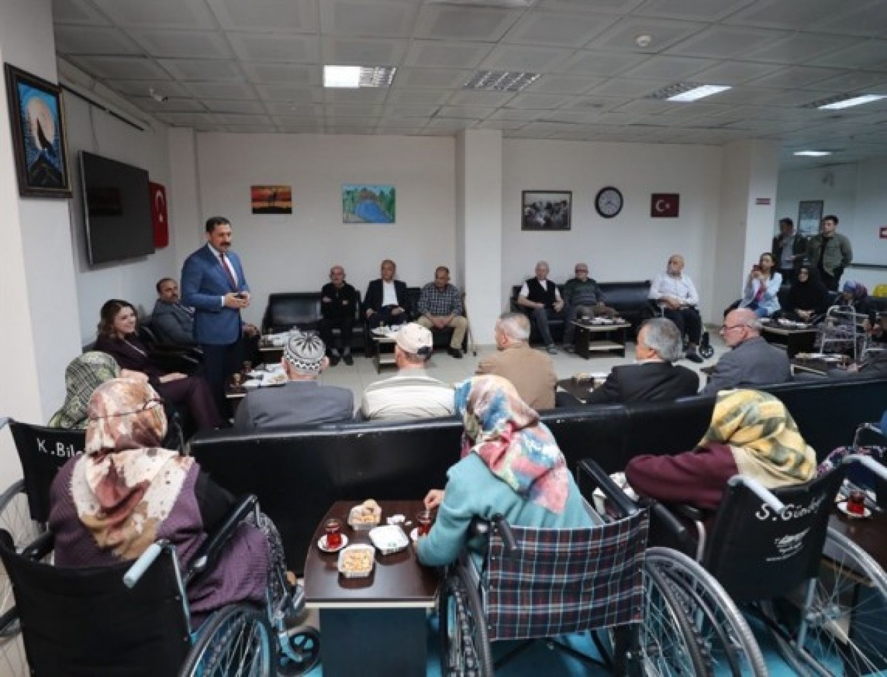 YAŞLISI OLMAYANIN GENCİ OLMAZ