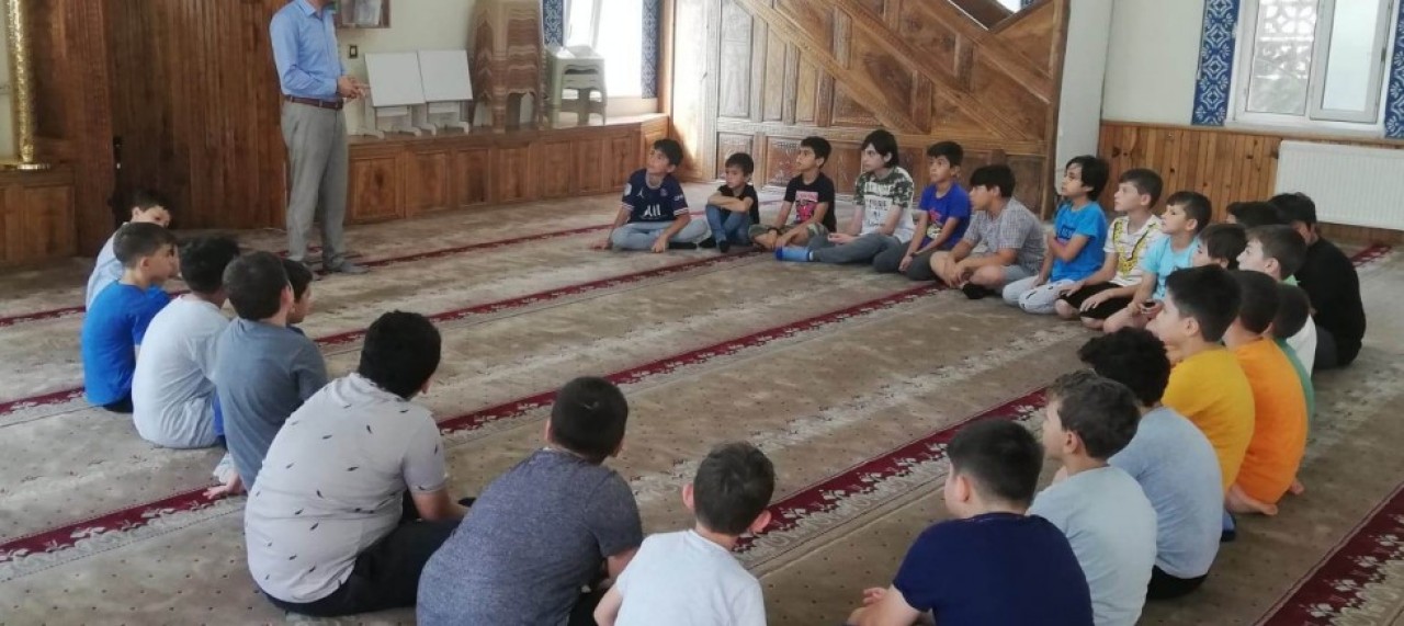 YAZ KUR’AN KURSLARINDA SEMİNERLER DÜZENLENDİ