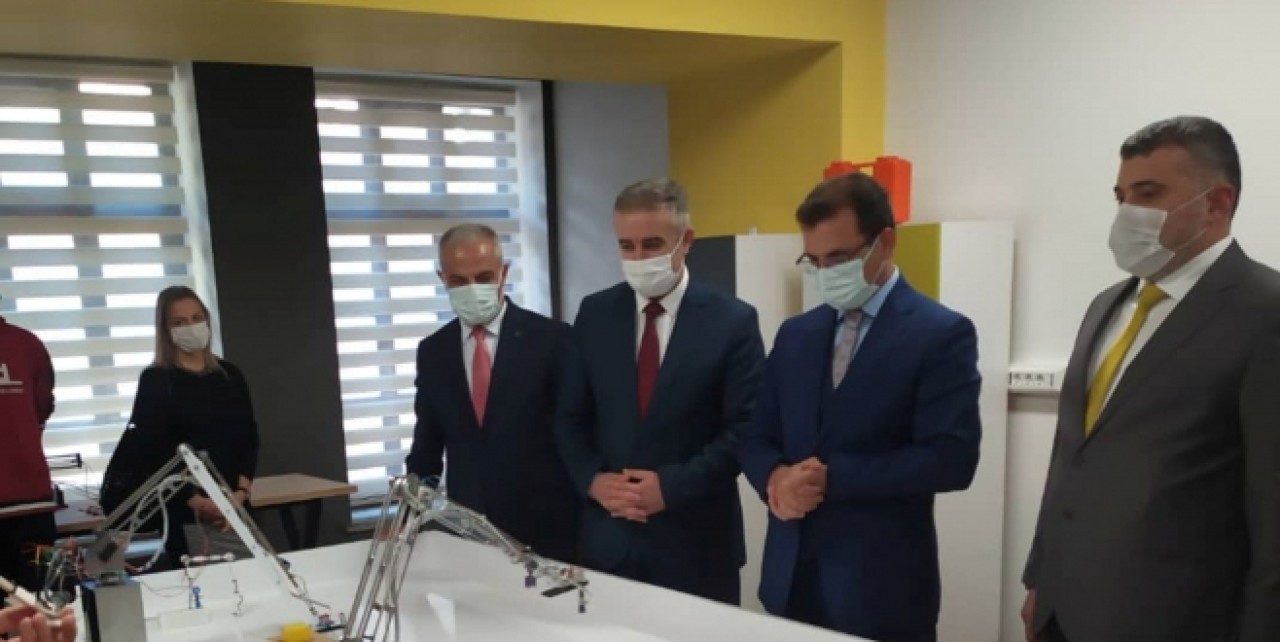 YENİ KURULAN ATÖLYEDE İNCELEMELERDE BULUNDULAR