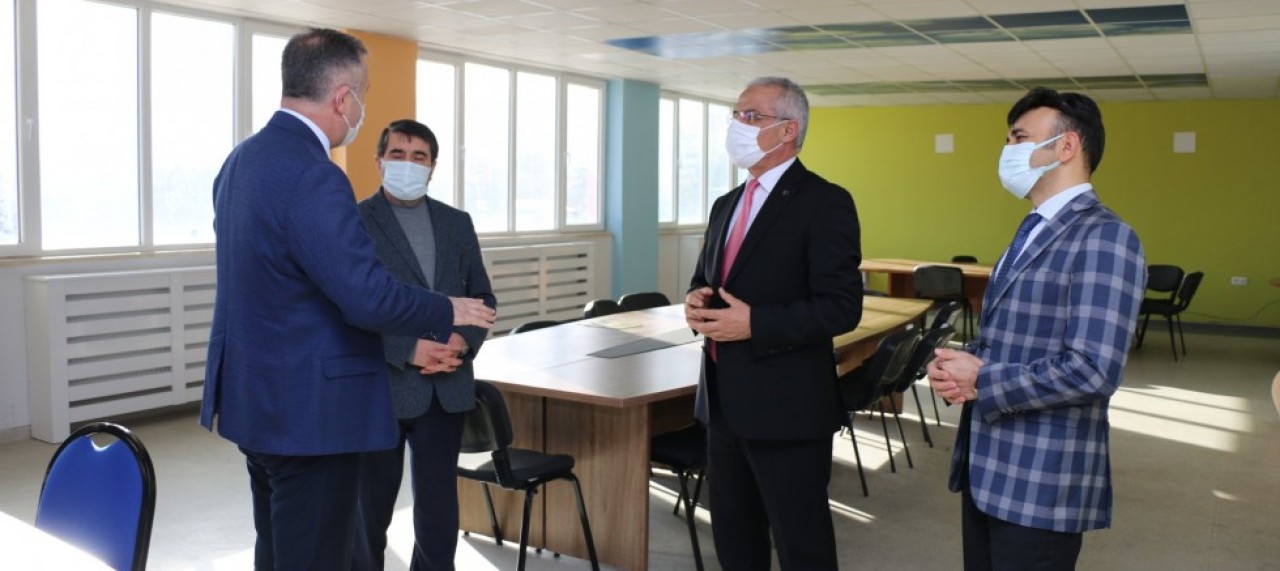 YENİ KÜTÜPHANE HAKKINDA BİLGİLER ALDI