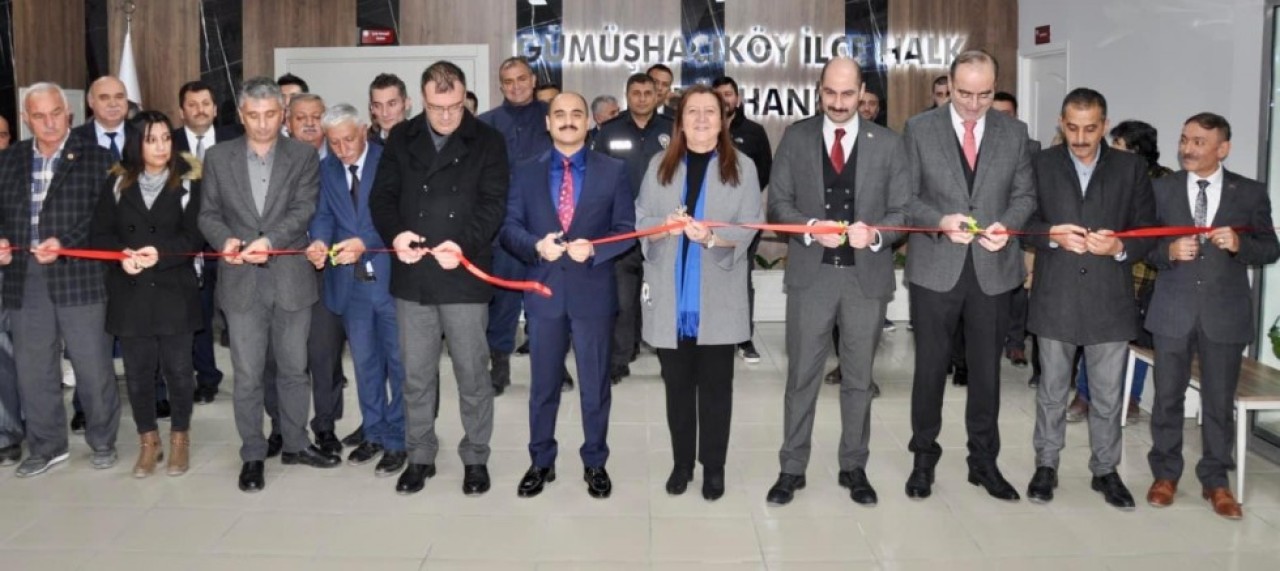 YENİLENEN GÜMÜŞHACIKÖY  İLÇE HALK KÜTÜPHANESİNİN AÇILIŞI GERÇEKLEŞTİRİLDİ