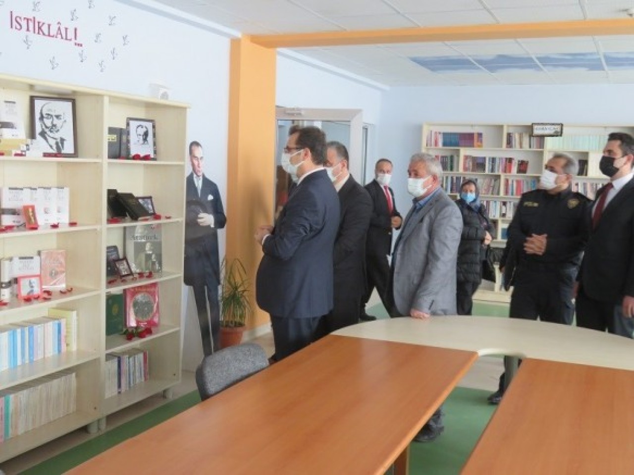 YENİLENEN KÜTÜPHANE HİZMETE GİRDİ