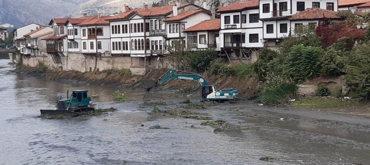 YEŞİLIRMAK NEHRİ ISLAH PROJESİ ÇALIŞMALARI HIZ KESMEDEN DEVAM EDİYOR