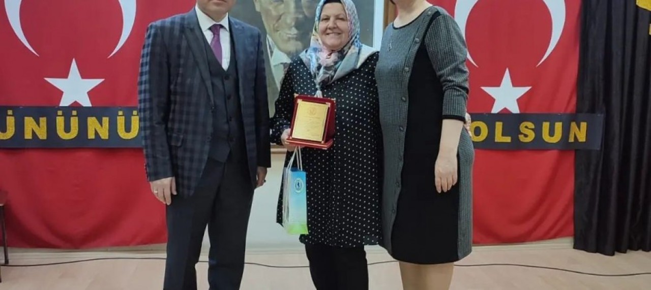 YILIN ANNESİ MERAL ÖZABDAL