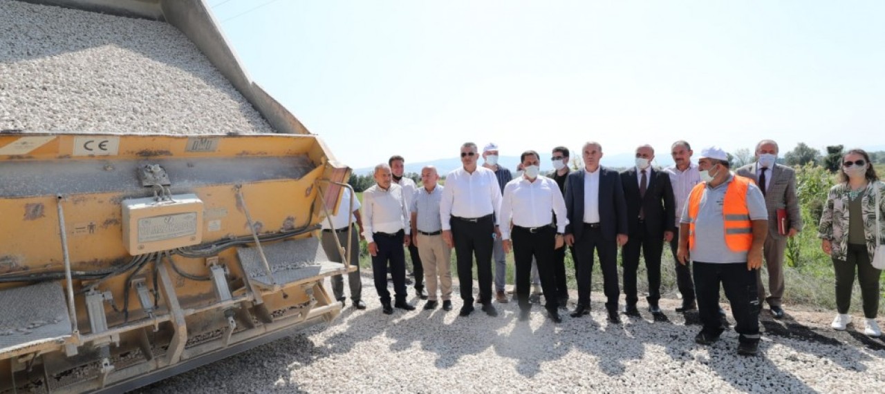 YOL YAPIM ÇALIŞMALARINI YERİNDE İNCELEDİLER
