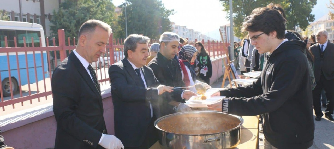YÖRESEL YEMEKLER TANITILDI