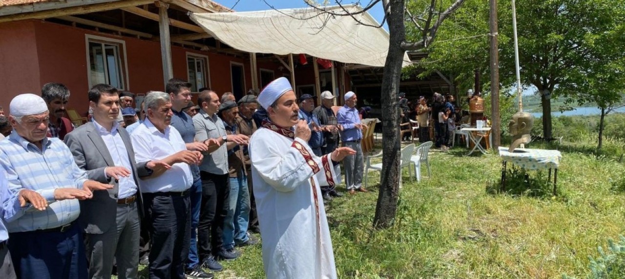 YUKARIOVACIK KÖYÜ’NDE YAĞMUR DUASI YAPILDI