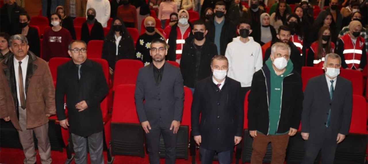 YÜREKLERDE AKİF DİLLERDE HÜRRİYET KONULU KONFERANS DÜZENLENDİ