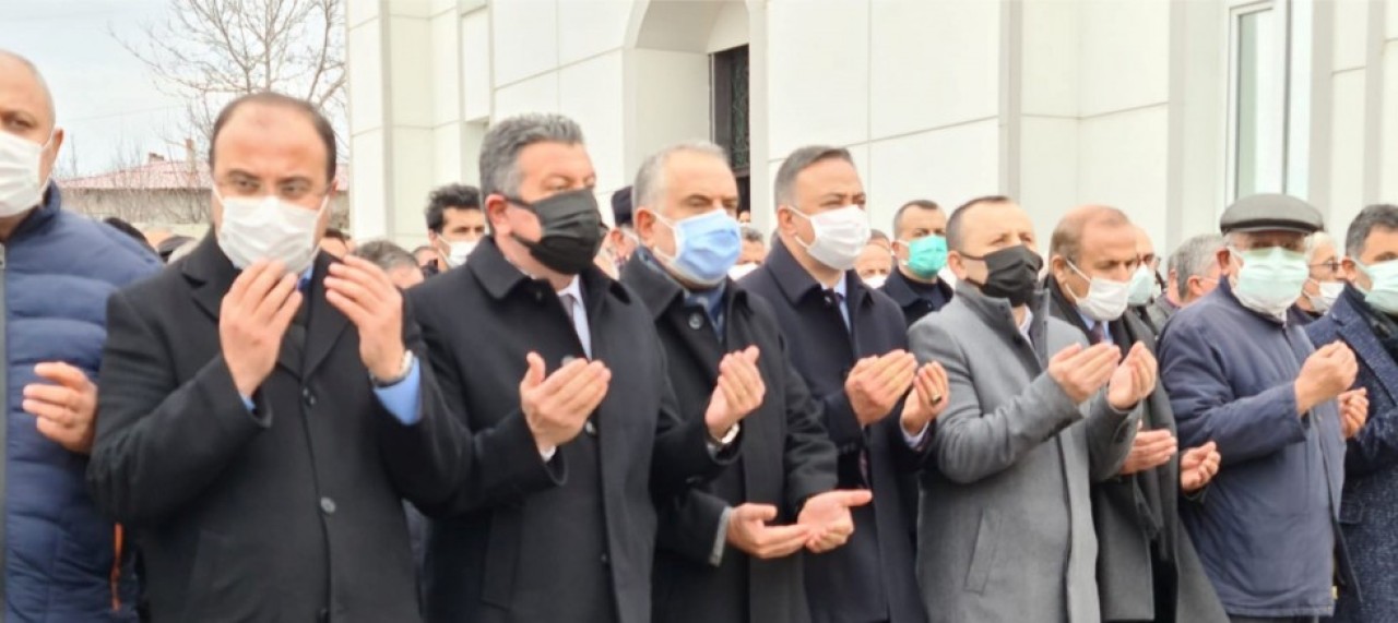 ZEYBEK VE ZENNUN’UN CENAZELERİNE KATILDI