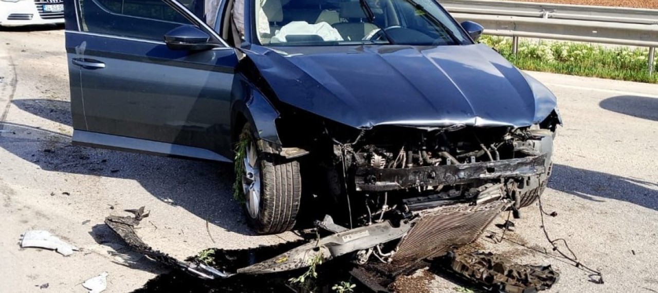 ZİNCİRLEME TRAFİK KAZASINDA 3 ARAÇ ÇARPIŞTI