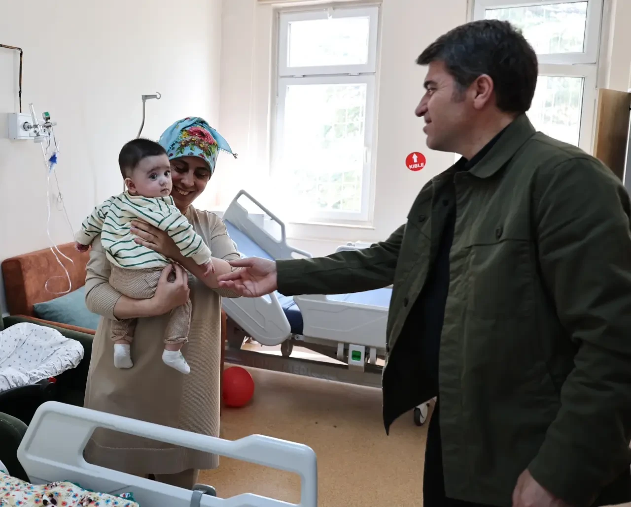 Vali Bakan'dan Hastanedeki Çocuklara Bayram Morali! 5