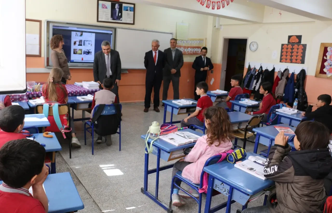 Kaymakam Karaaslan’dan Eğitime Destek Ziyareti 1