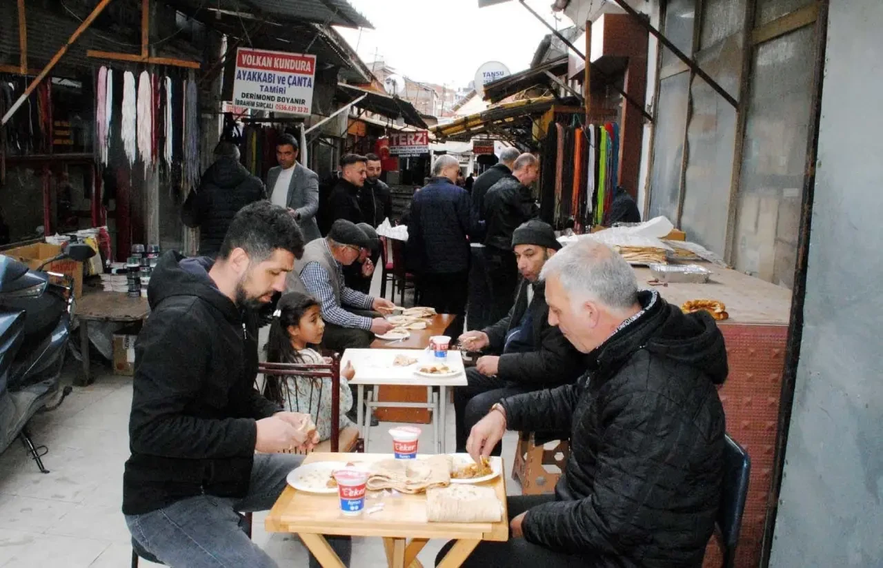 Esnaf Sofrasında Bereket Duası! 5