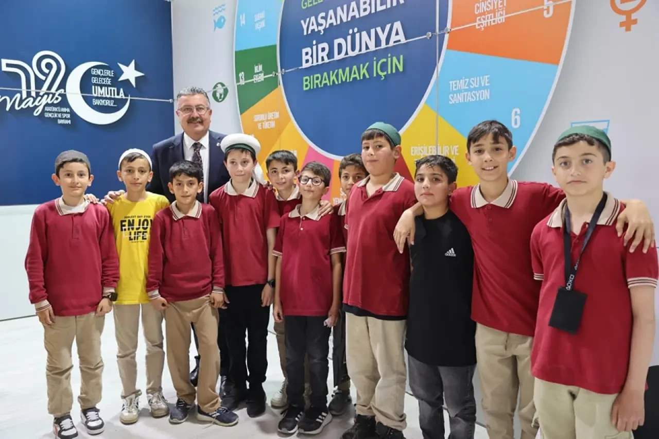Kitabın Kalbi Merzifon’da Atıyor: Fuar Ziyaretçi Akınına Uğradı 3