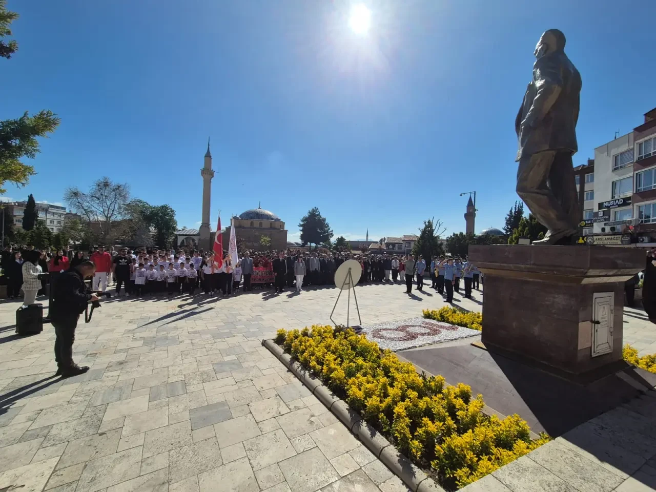 Merzifon’da Atatürk Anıtı’na 19 Mayıs Çelengi Sunuldu! 2