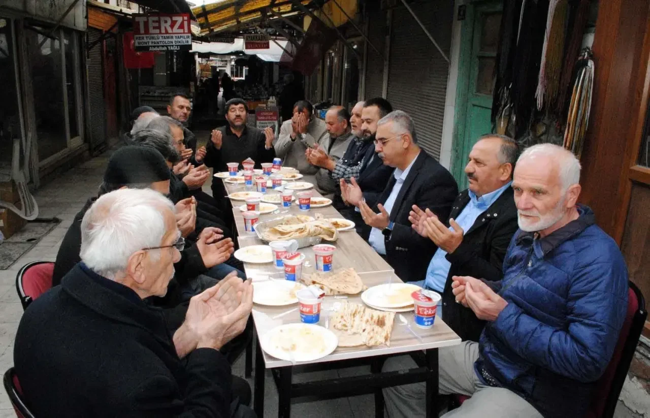 Esnaf Sofrasında Bereket Duası! 4