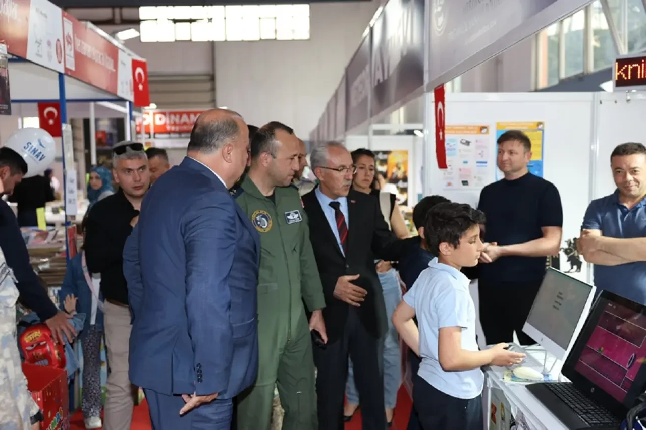 Merzifon 8. Kitap Fuarı’na Komutan Ziyareti: Kültüre Ortak Destek 5