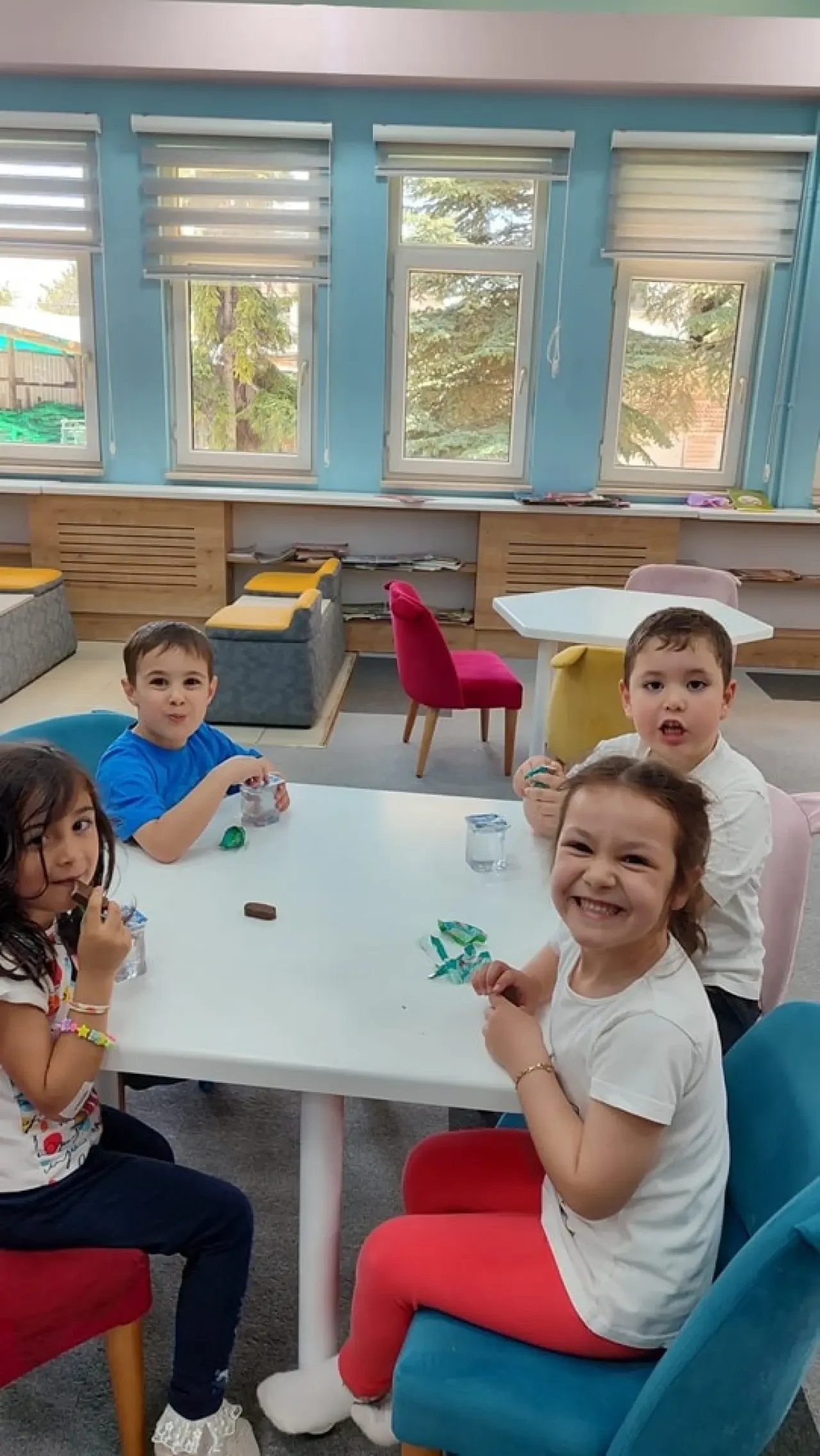 Miniklerden Kütüphaneye Neşeli Ziyaret 1