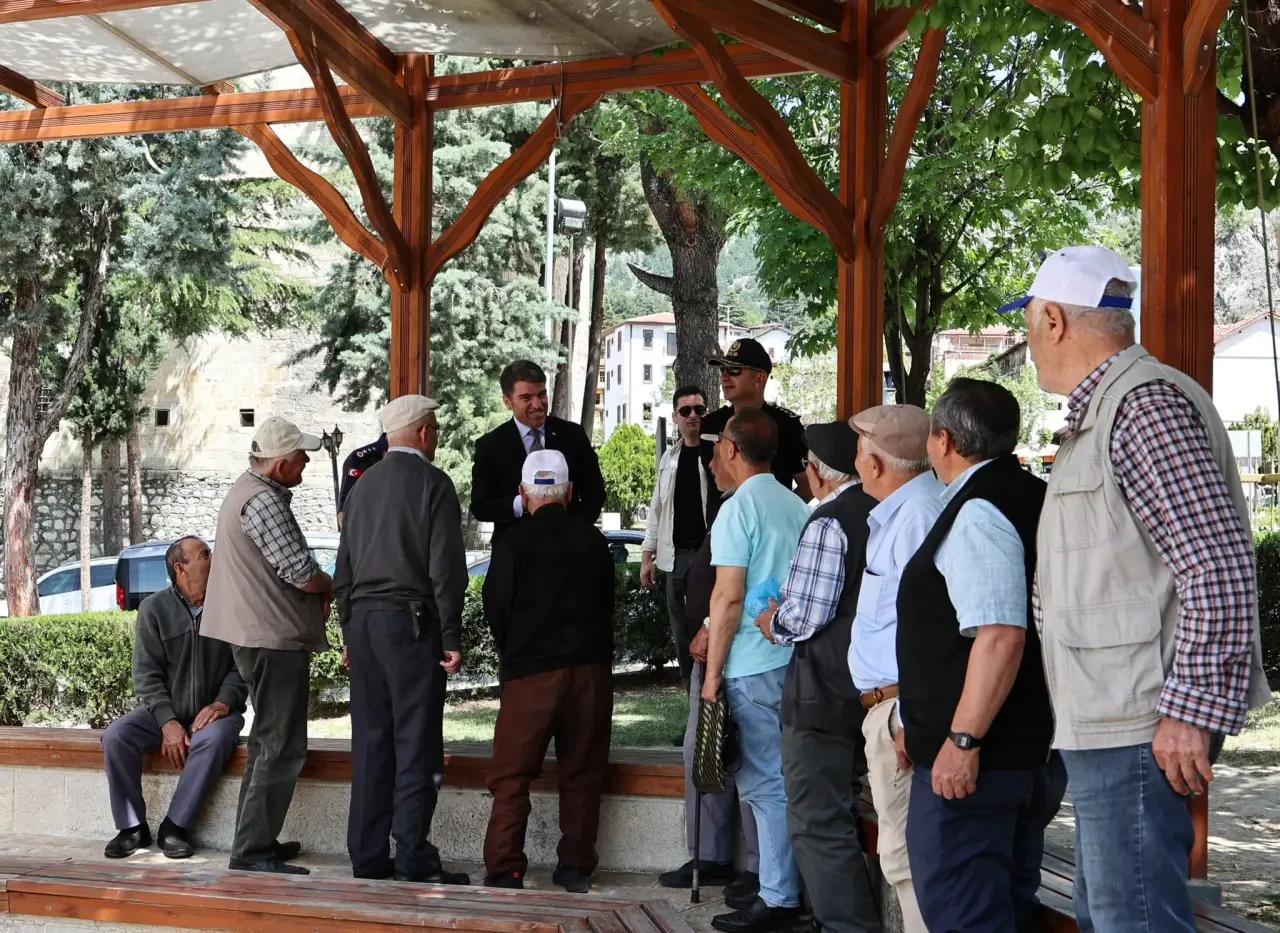 Vali Önder Bakan Amasya Sokaklarında: Esnaf ve Vatandaşlarla Birebir Temas 2