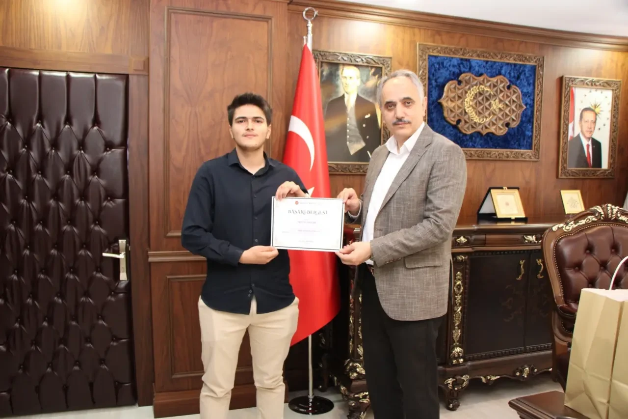Umre Ödüllü Bilgi Yarışması’nda Dereceye Giren Öğrenciler Ödüllerini Aldı 2