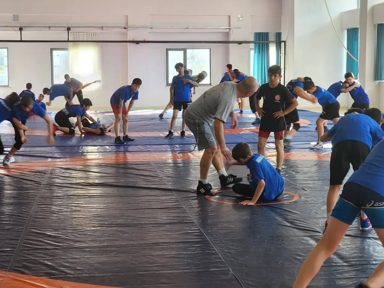Gençlik ve Spor İl Müdürü Osman Ercan, Sporcu Eğitim Merkezi Sporcularıyla Buluştu 4