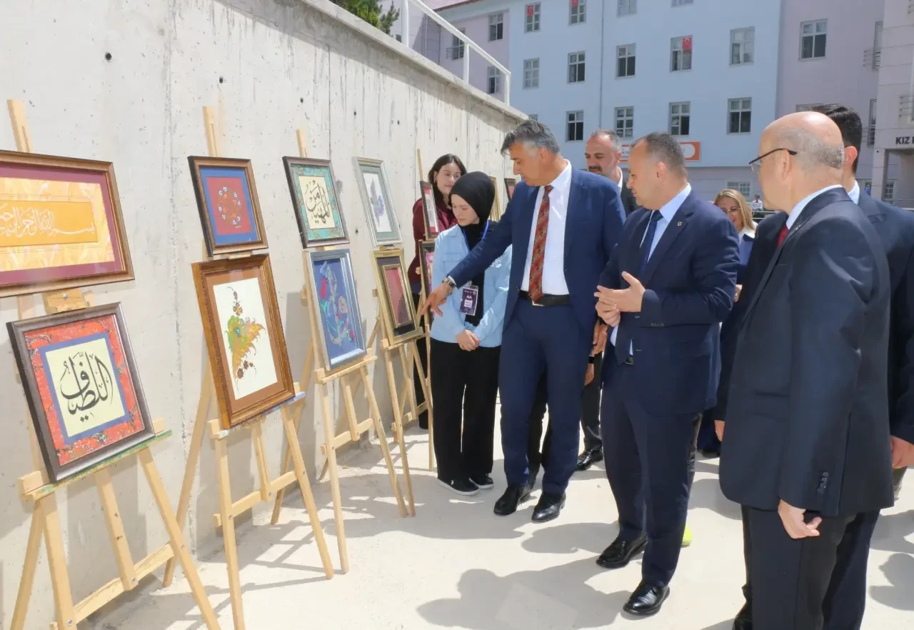 Amasya’da Bilim Rüzgarı: TÜBİTAK 4006 Bilim Fuarı Öğrencilerin Hayallerine Sahne Oldu 4