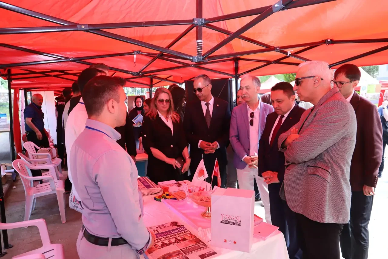 AÜB Üniversite Tanıtım Fuarı Amasya’da Gençlerle Buluştu 2