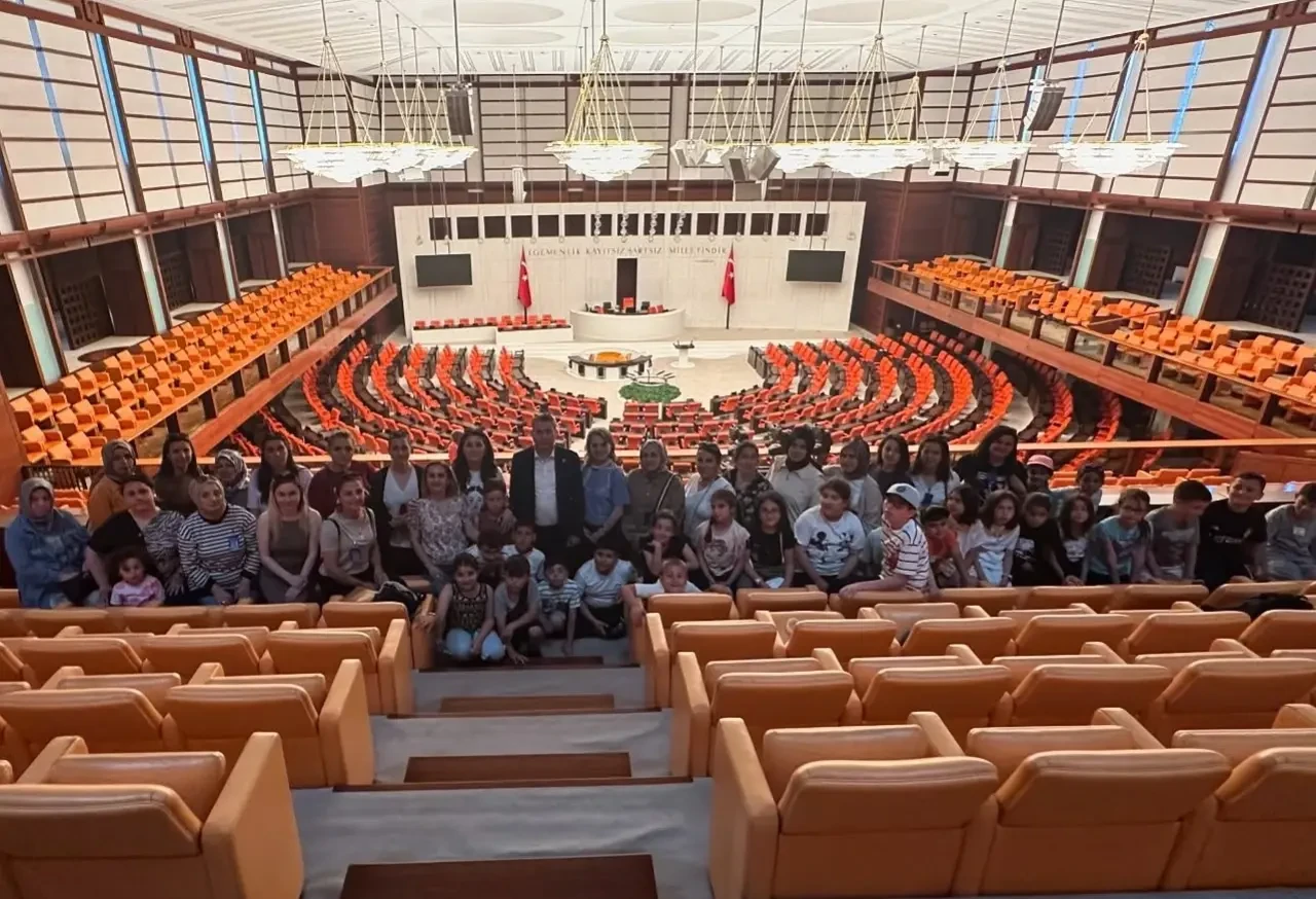 Milletvekili Reşat Karagöz, Merzifon Atatürk İlkokulu Öğrencilerini Meclis’te Ağırladı 2