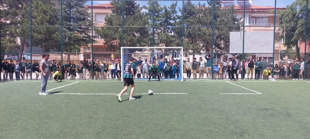 Gümüşhacıköy’de Final Nefes Kesti: Şampiyon Ülkü Ortaokulu! 2