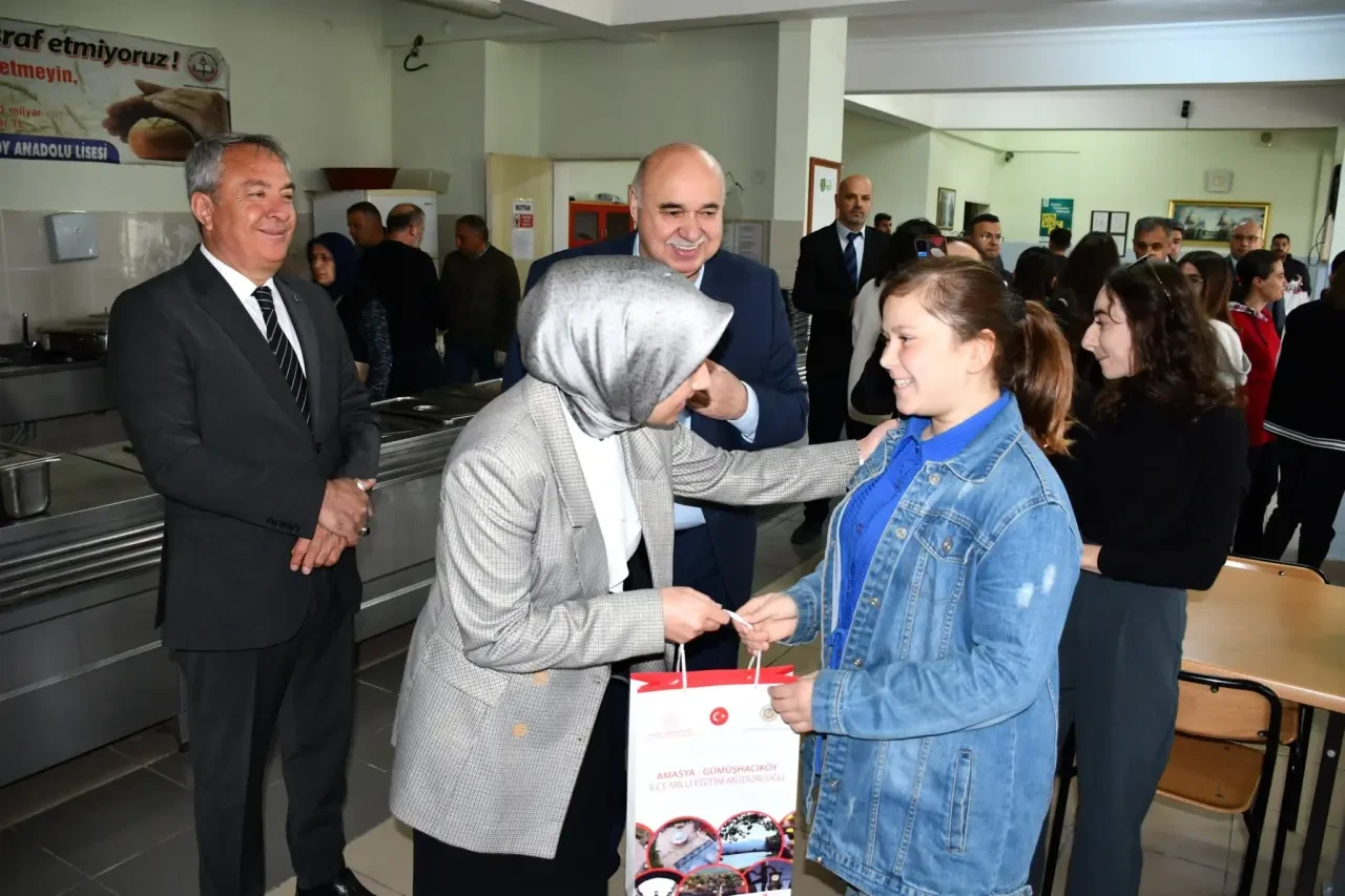 Gümüşhacıköy’de Sevgi Sofrası Kuruldu! 5
