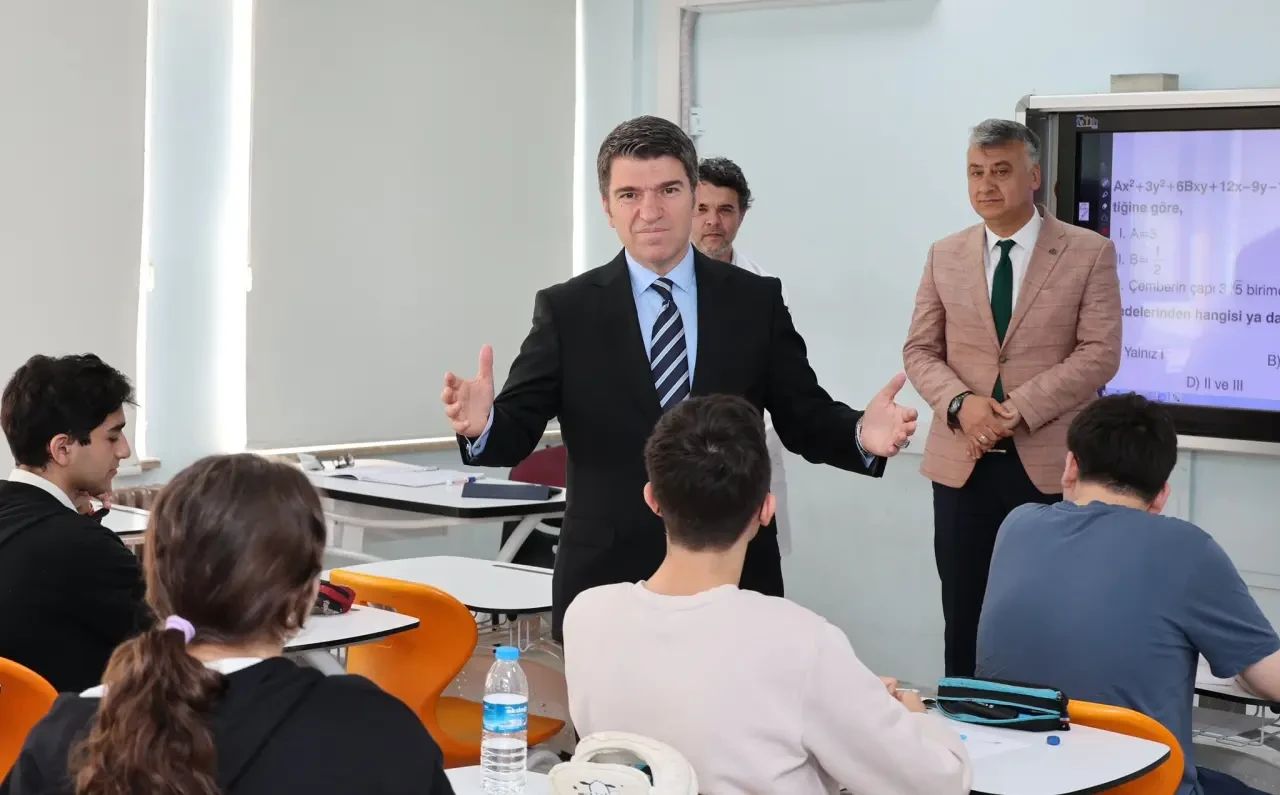 Vali Önder Bakan’dan Eğitime Yakın İlgi: Öğrencilerle Bir Araya Geldi 1