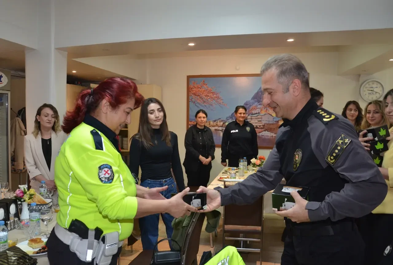 Amasya Emniyeti Anneler Günü’nü Kutladı 3