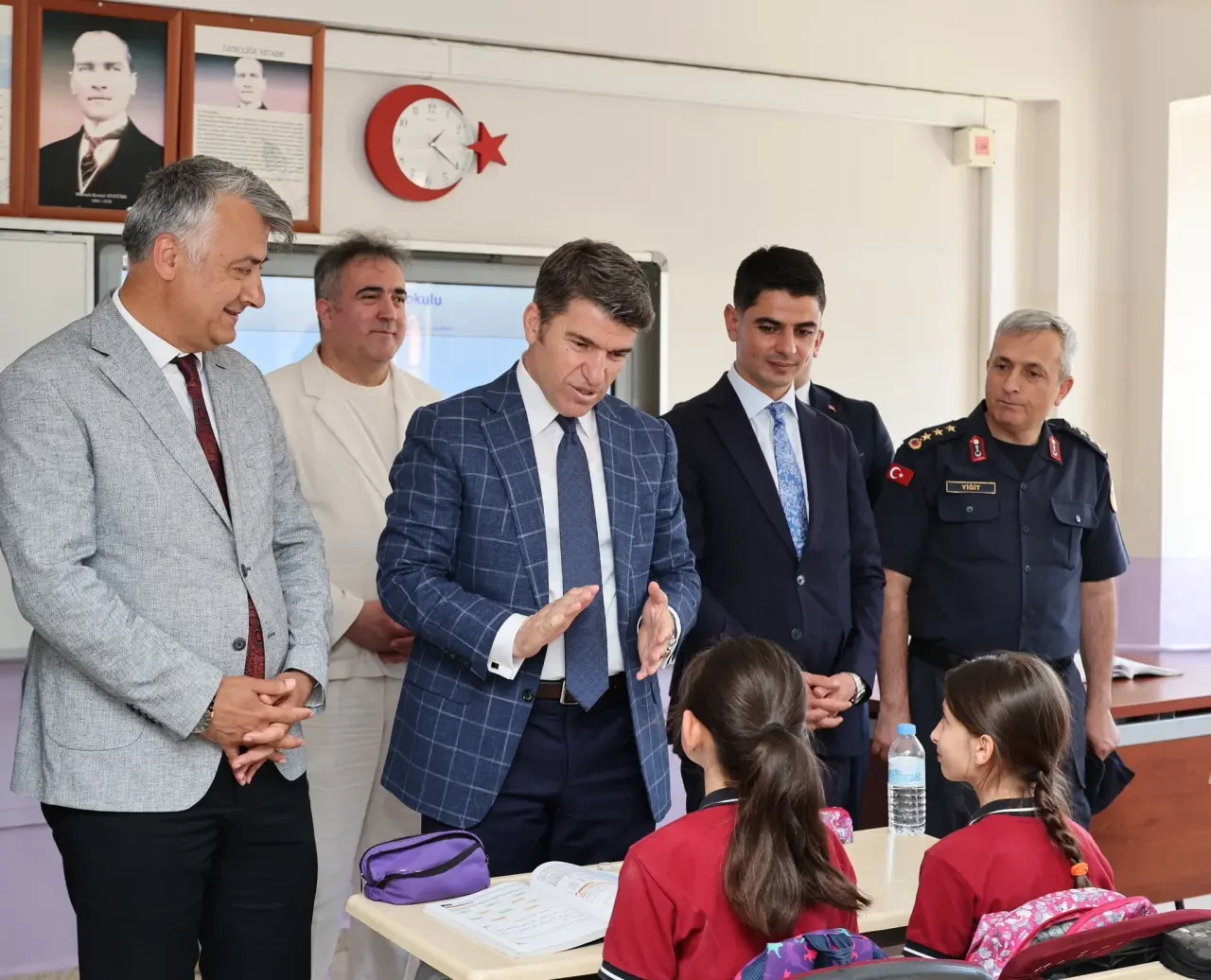 Vali Önder Bakan’dan Taşova Atatürk Ortaokulu’na Anlamlı Ziyaret 1