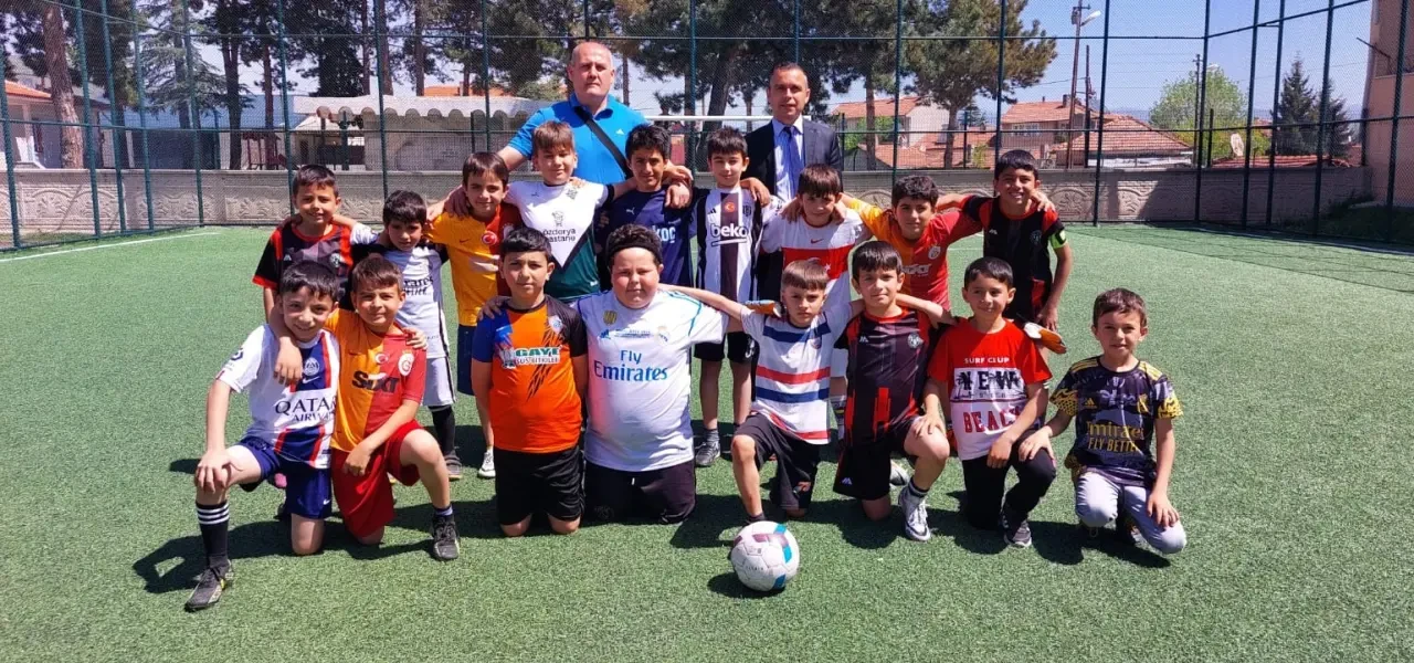 Gümüşhacıköy’de Spor Şöleni: Minik Kramponlar ve Filenin Sultanları Sahada! 3