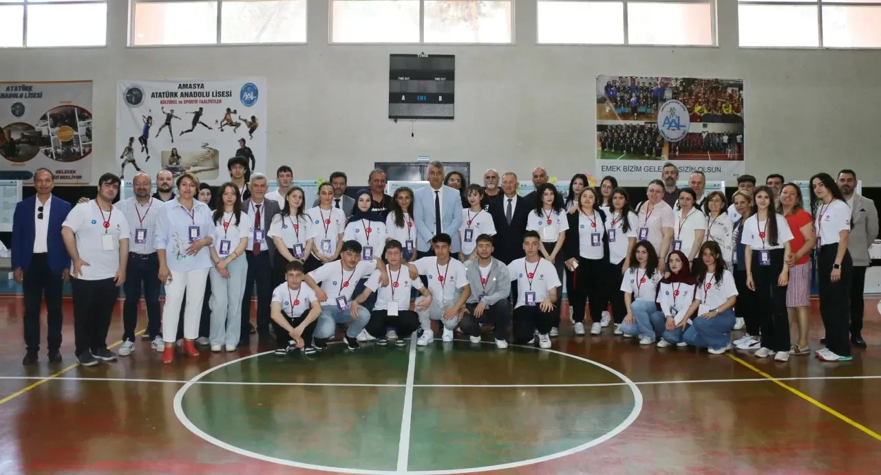 Atatürk Anadolu Lisesi’nde Bilimin Şöleni: TÜBİTAK 4006 Bilim Fuarı Yoğun İlgi Gördü 4