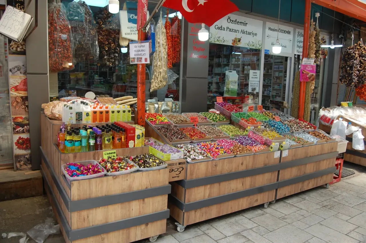 Tezgahlarda Bayram Coşkusu: Şekerler Hem Göz Hem Damak Şenlendiriyor 1